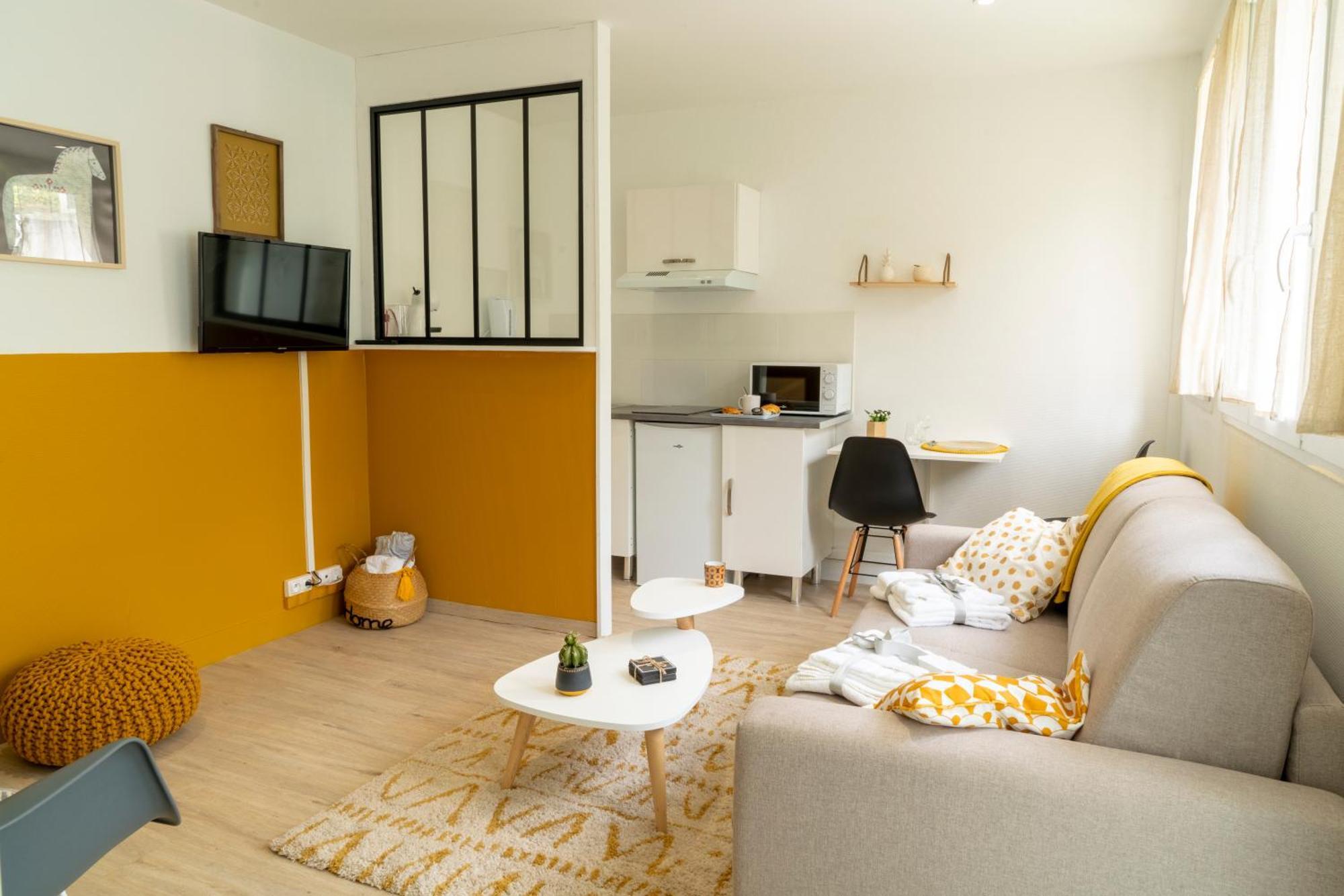 Stockholm- Studio Serenite Avec Jardin Charleville-Mezieres Bagian luar foto