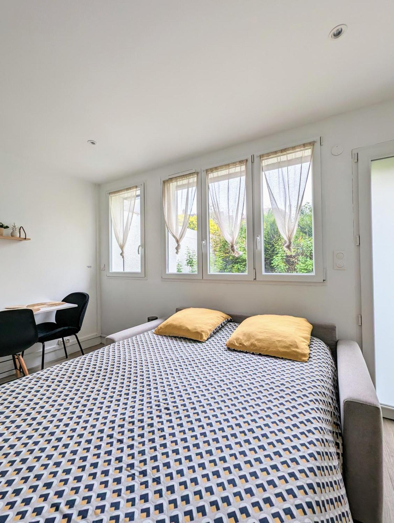 Stockholm- Studio Serenite Avec Jardin Charleville-Mezieres Bagian luar foto